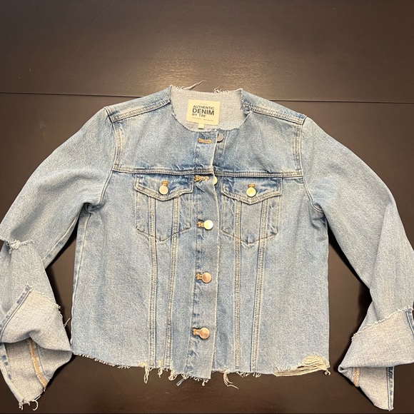Distressed Zara denim jacket - Picture 1 of 4